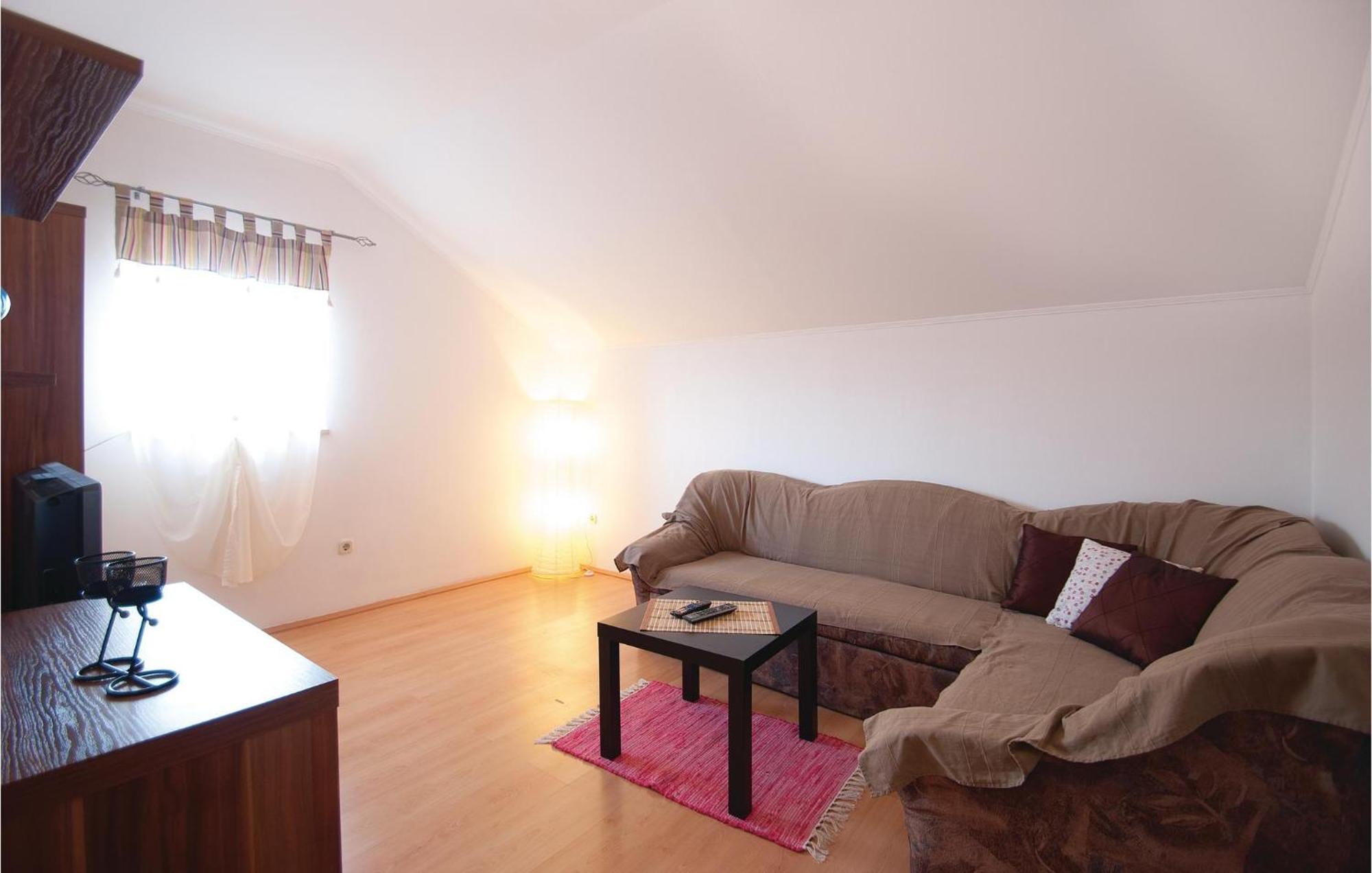 Stunning apartment in Rovinj with 2 Bedrooms&WiFi Buitenkant foto