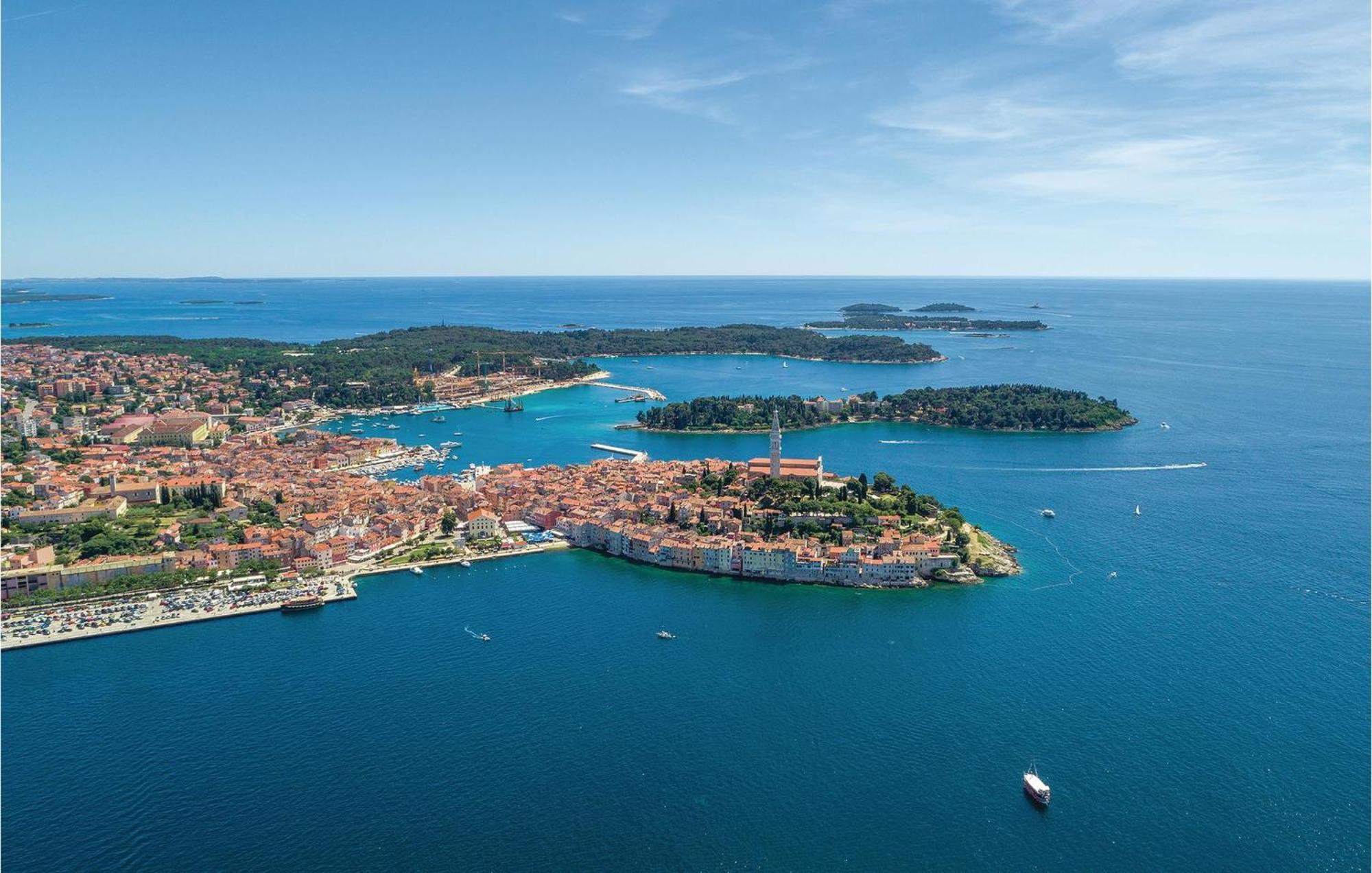 Stunning apartment in Rovinj with 2 Bedrooms&WiFi Buitenkant foto