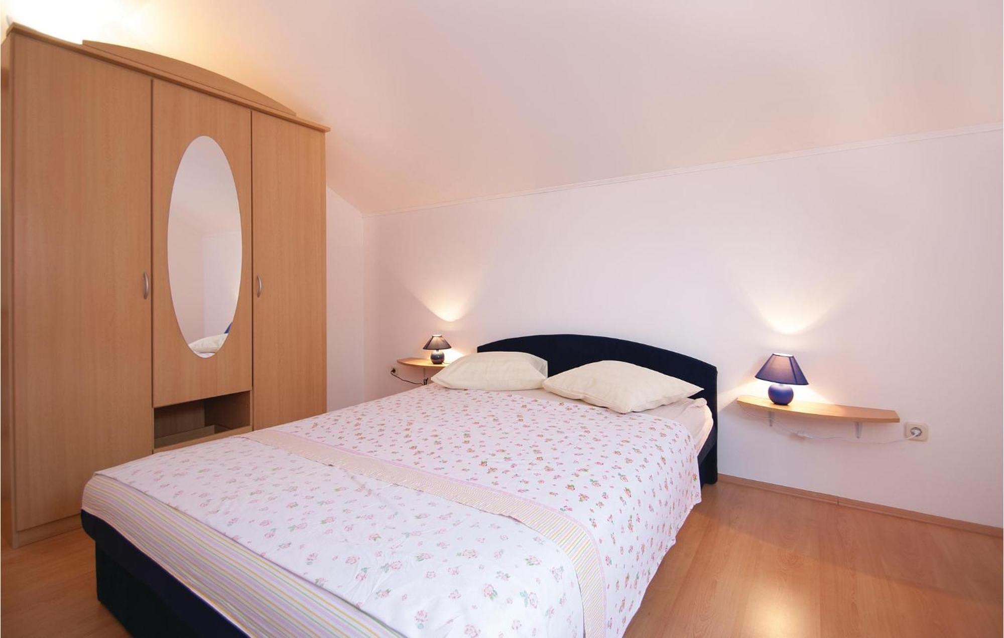 Stunning apartment in Rovinj with 2 Bedrooms&WiFi Buitenkant foto