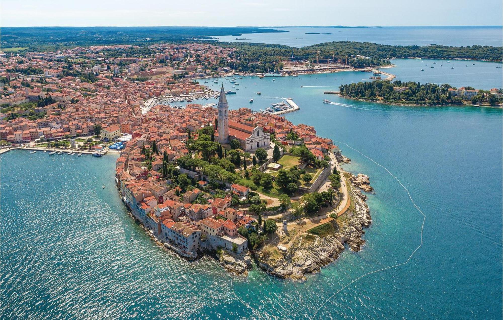 Stunning apartment in Rovinj with 2 Bedrooms&WiFi Buitenkant foto