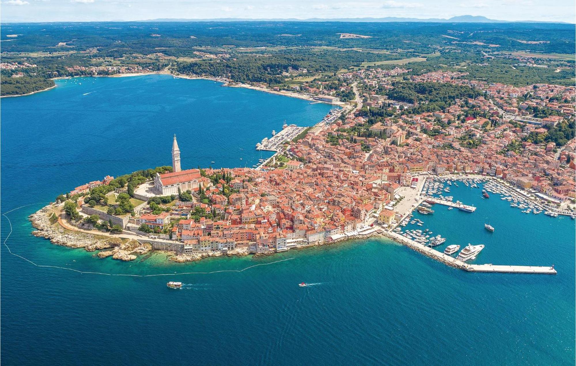 Stunning apartment in Rovinj with 2 Bedrooms&WiFi Buitenkant foto