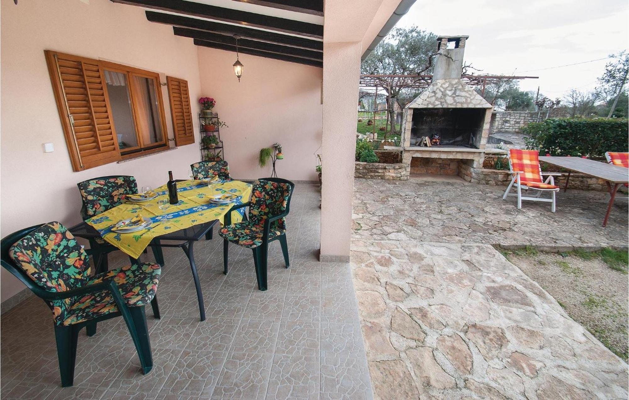 Stunning apartment in Rovinj with 2 Bedrooms&WiFi Buitenkant foto
