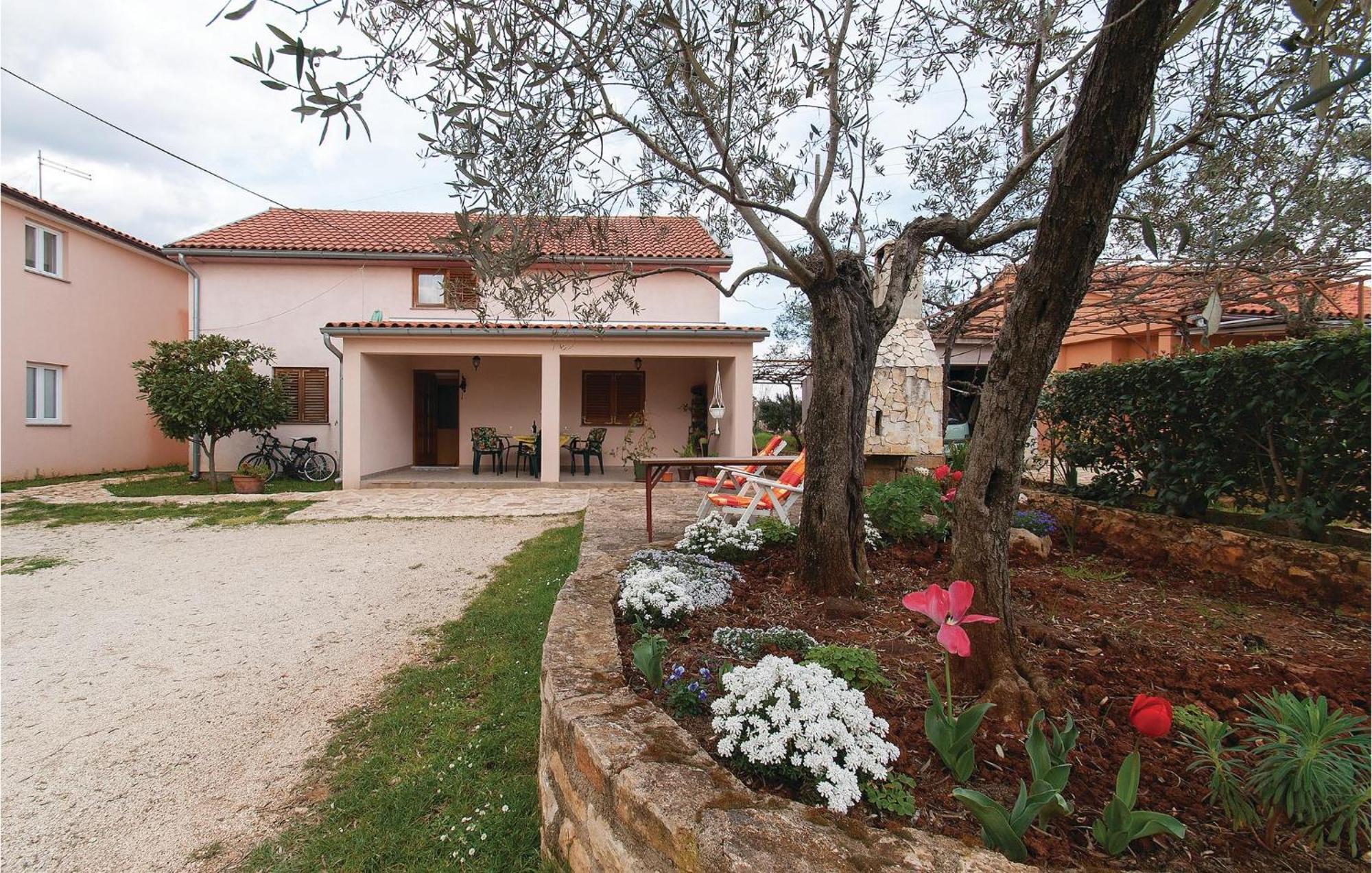Stunning apartment in Rovinj with 2 Bedrooms&WiFi Buitenkant foto