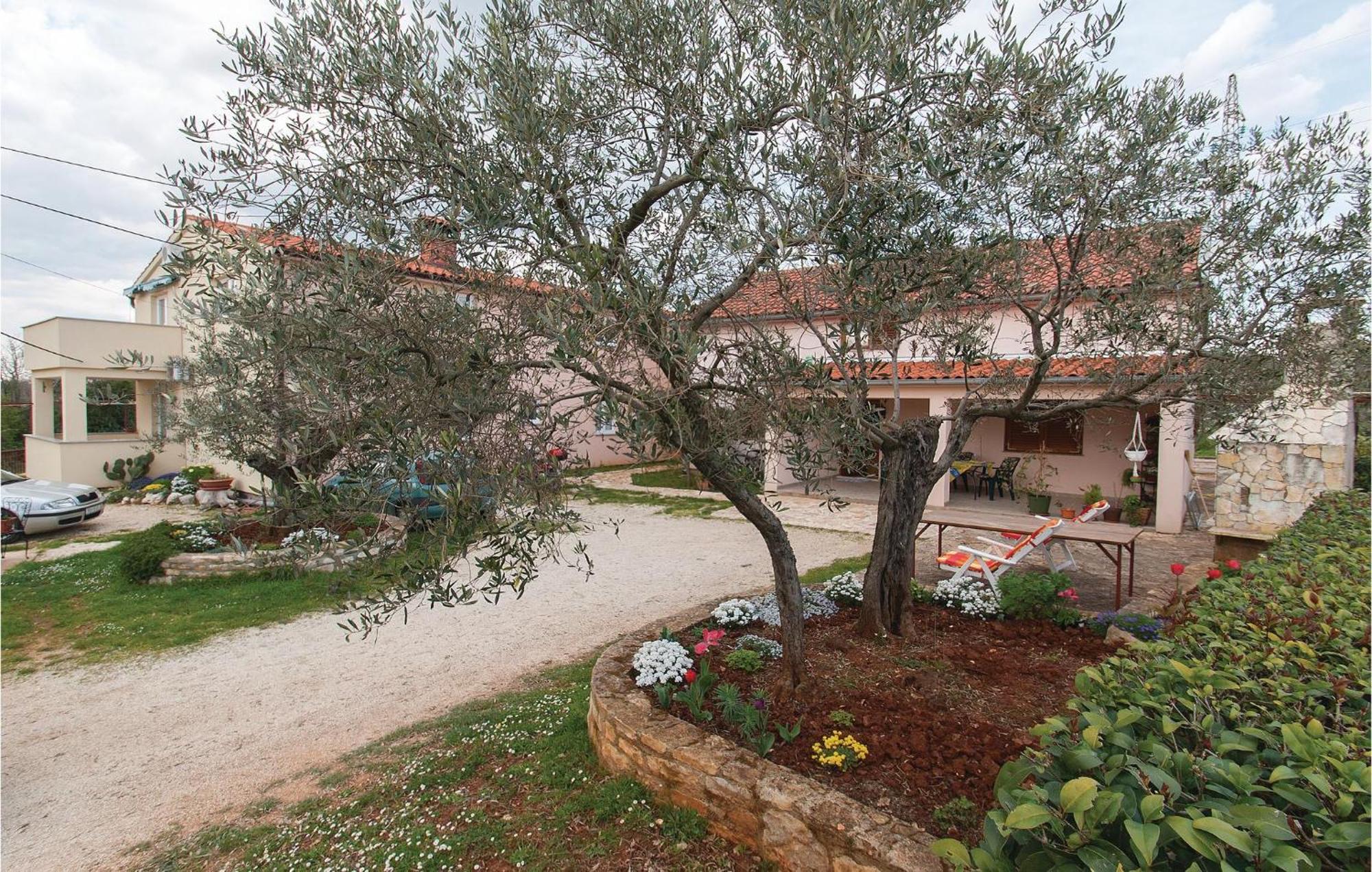 Stunning apartment in Rovinj with 2 Bedrooms&WiFi Buitenkant foto